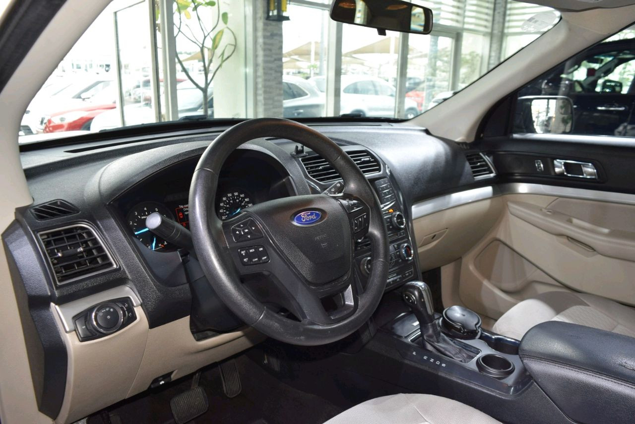 Ford Explorer - Image 12