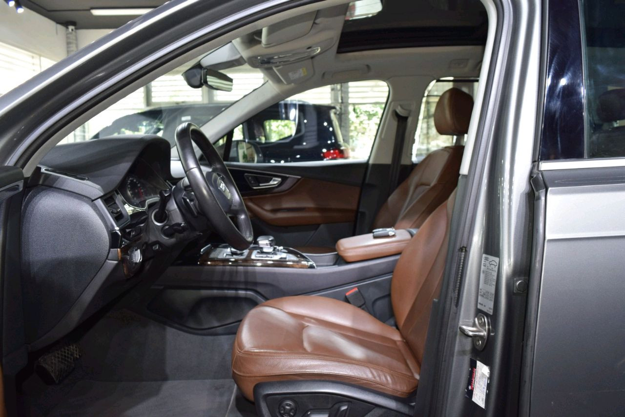 Audi Q7 - Image 7