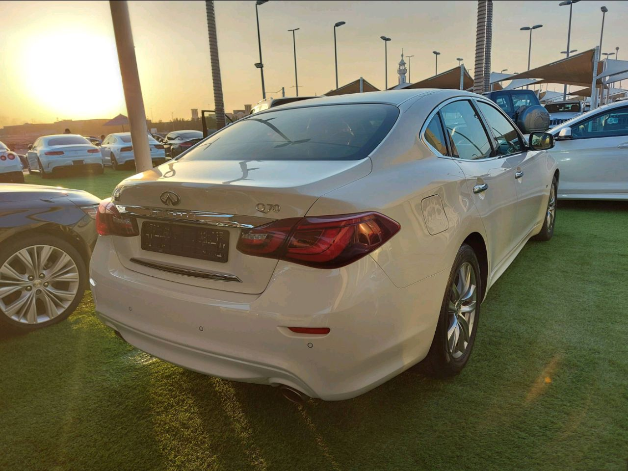 Infiniti Q70 - Image 3