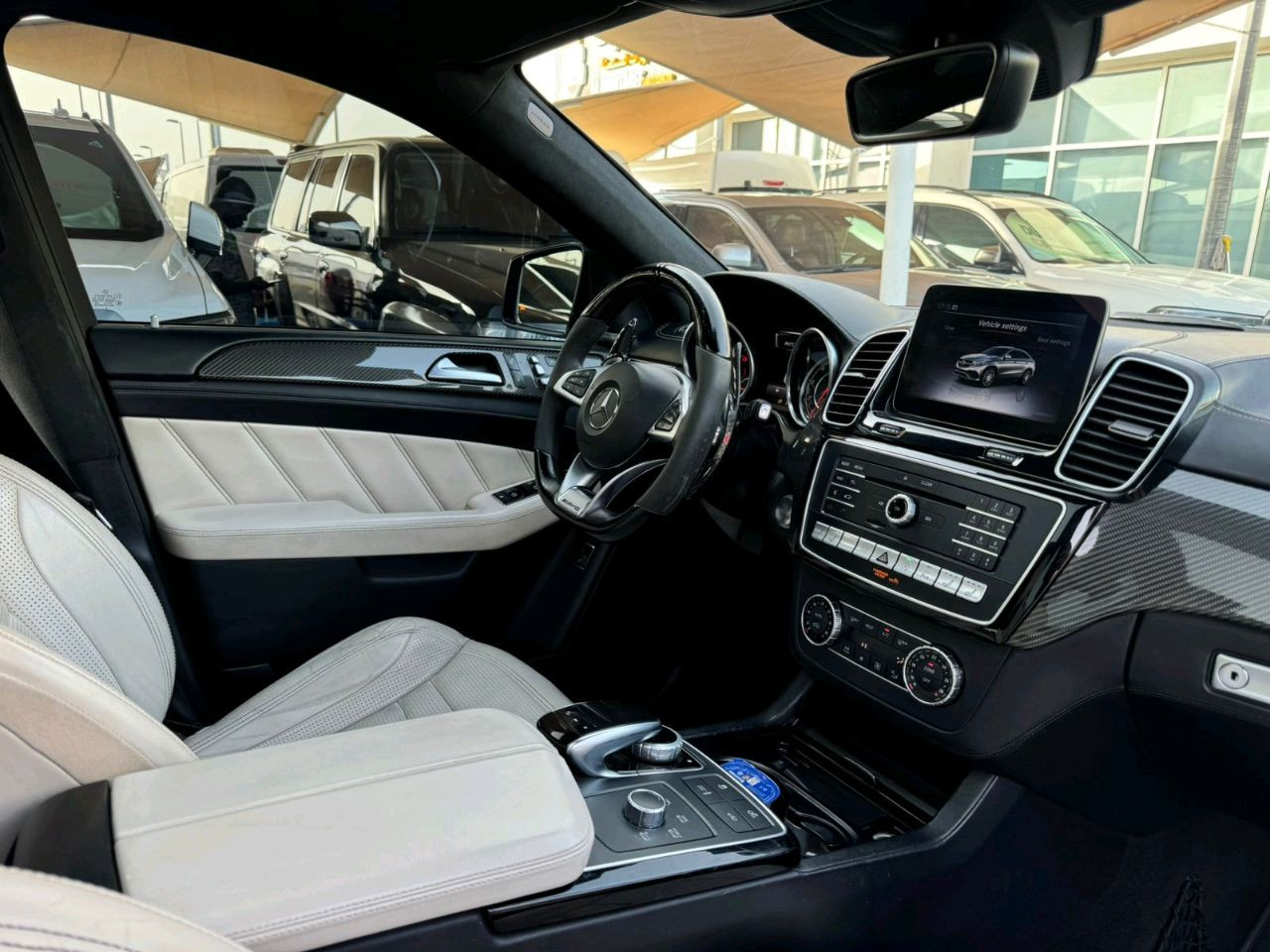 Mercedes Benz GLE SUV - Image 9