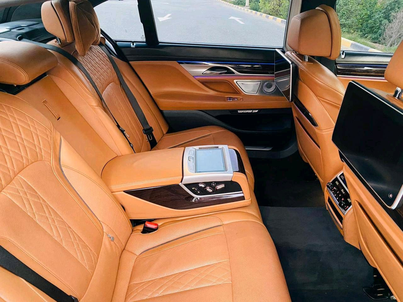BMW 7-Series - Image 6