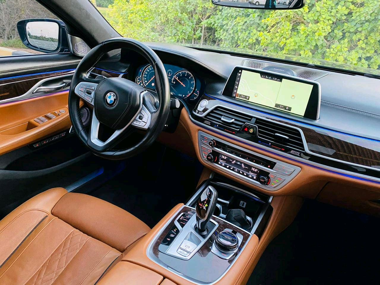 BMW 7-Series - Image 8