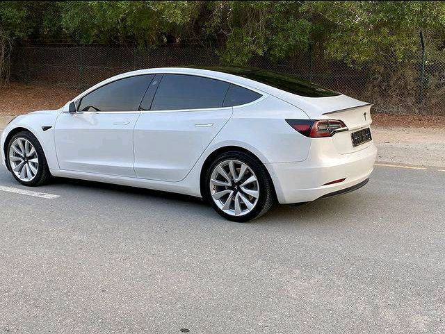 Tesla Model 3 - Image 2