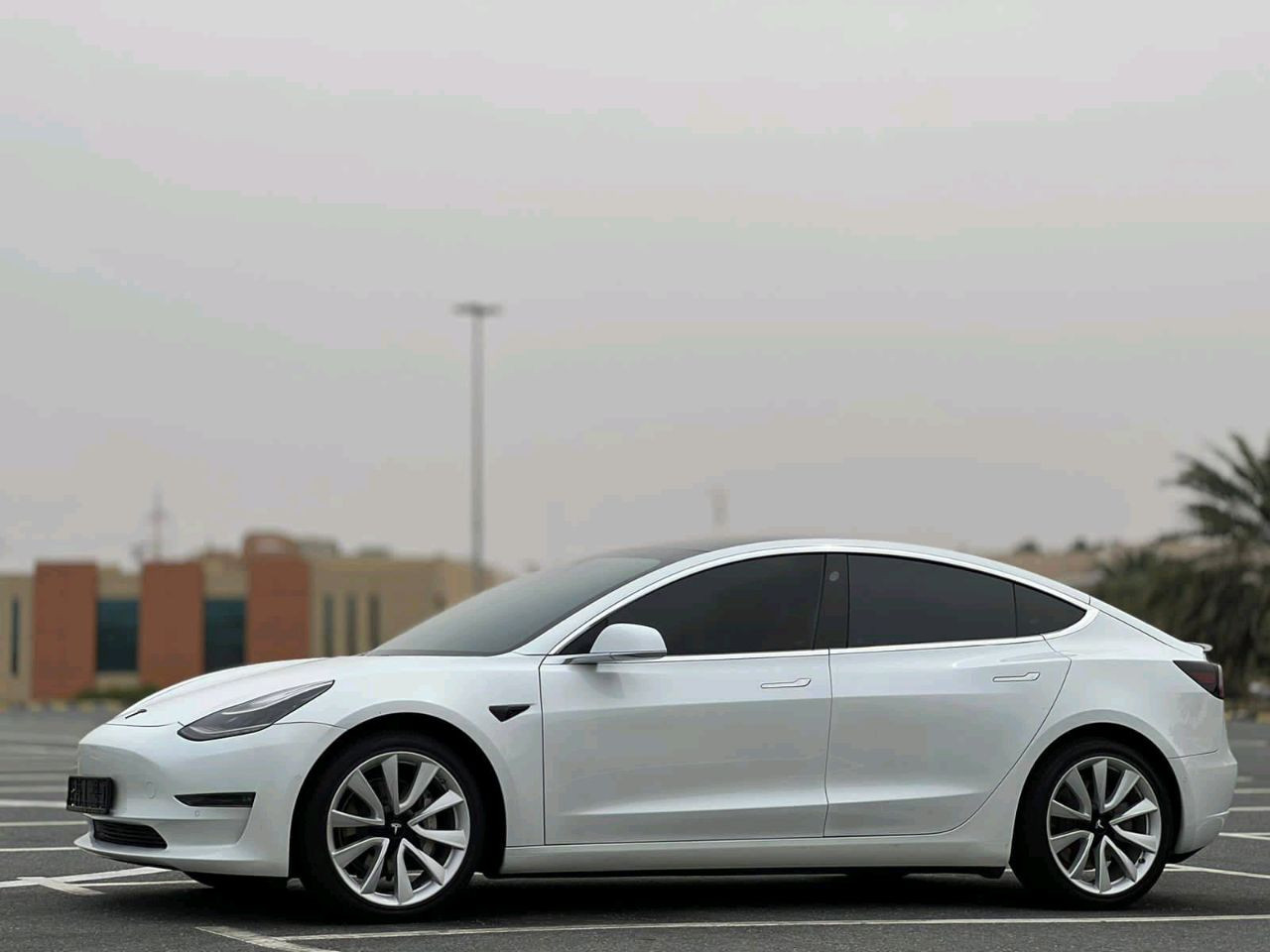 Tesla Model 3 - Image 3