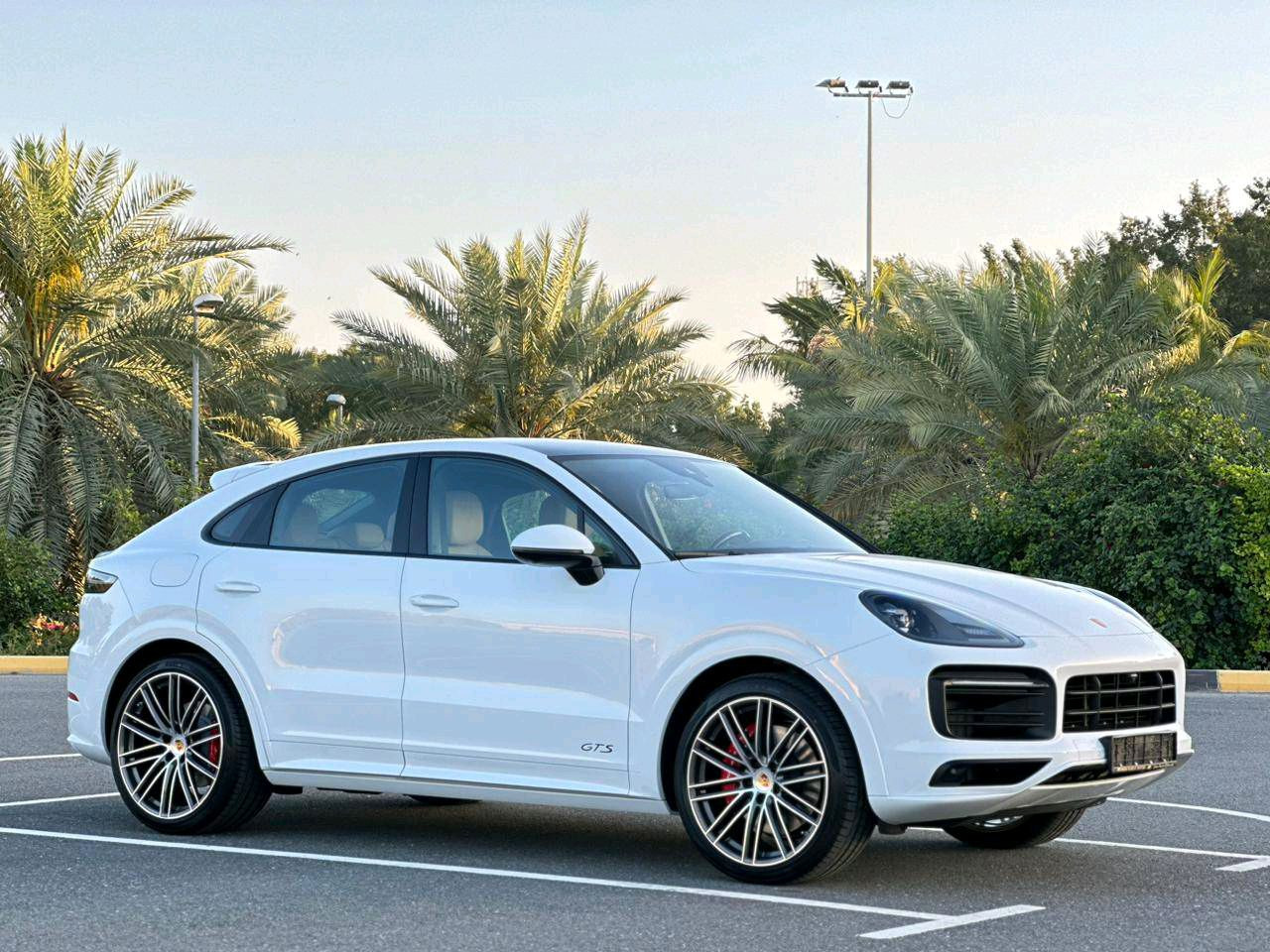 Porsche Cayenne - Image 4