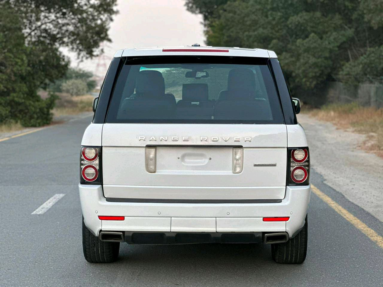 Land Rover LR2 - Image 9