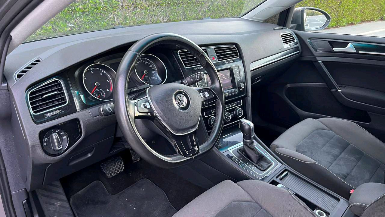 Volkswagen Golf - Image 4