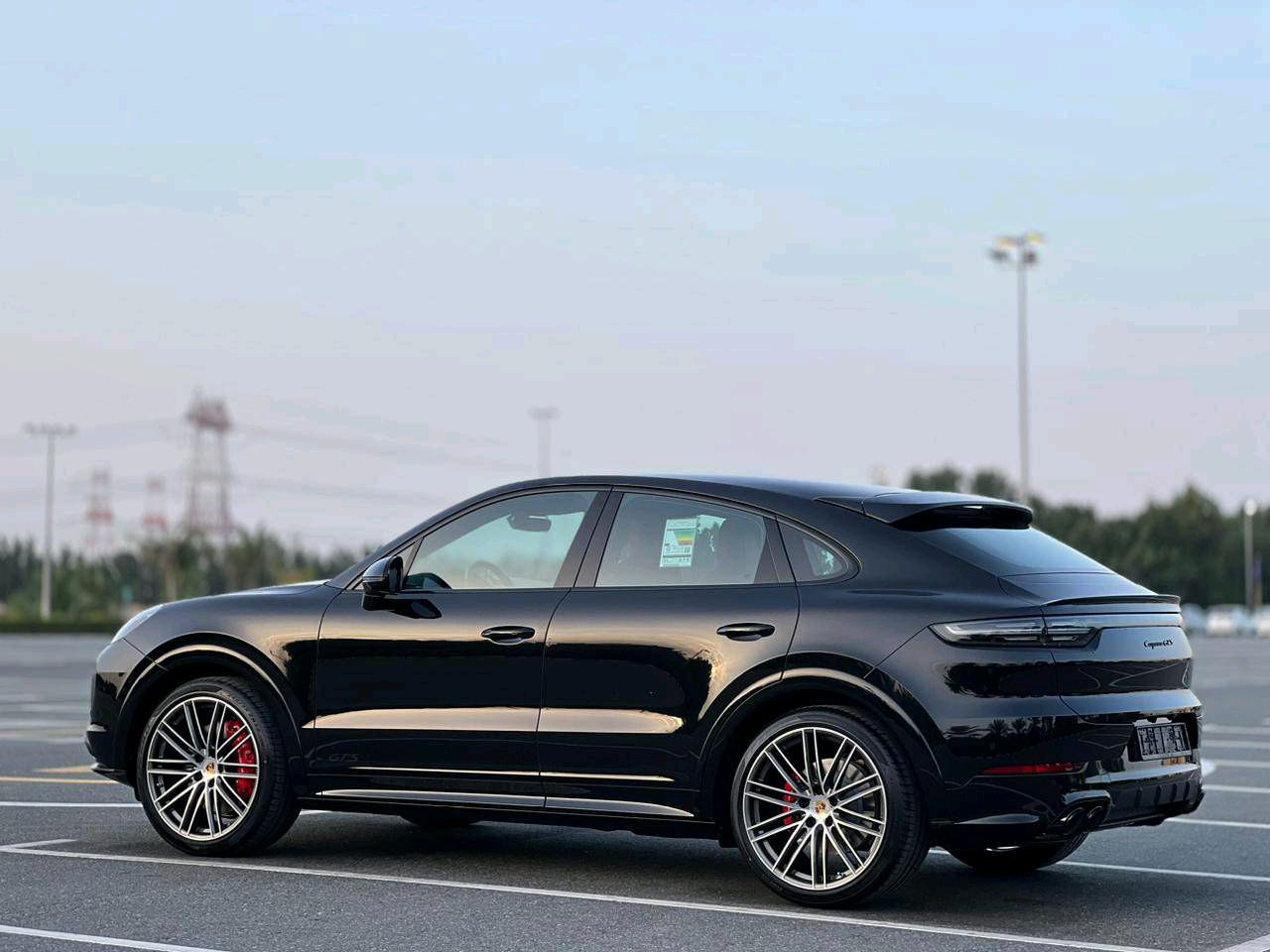 Porsche Cayenne - Image 4
