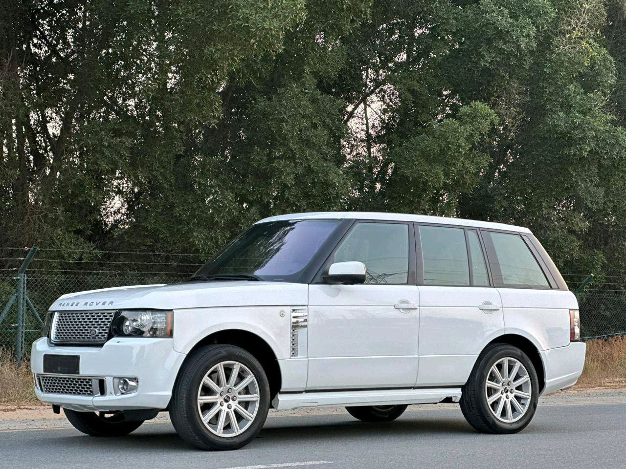 Land Rover LR2 - Image 10
