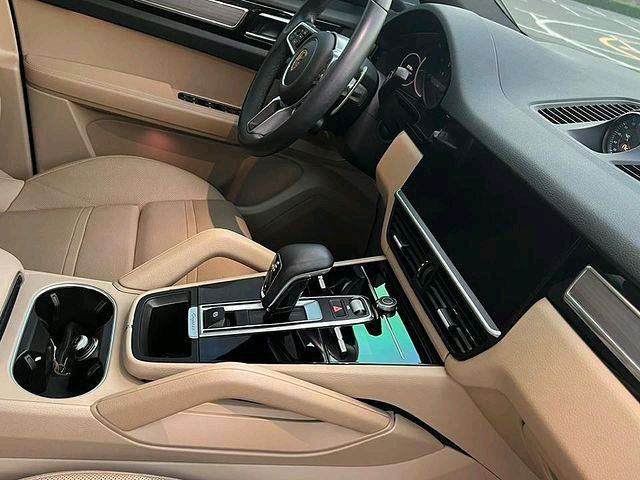 Porsche Cayenne - Image 9