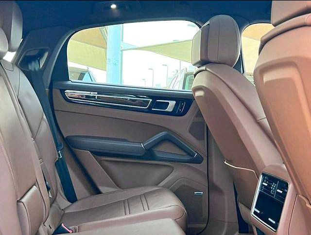 Porsche Cayenne - Image 7