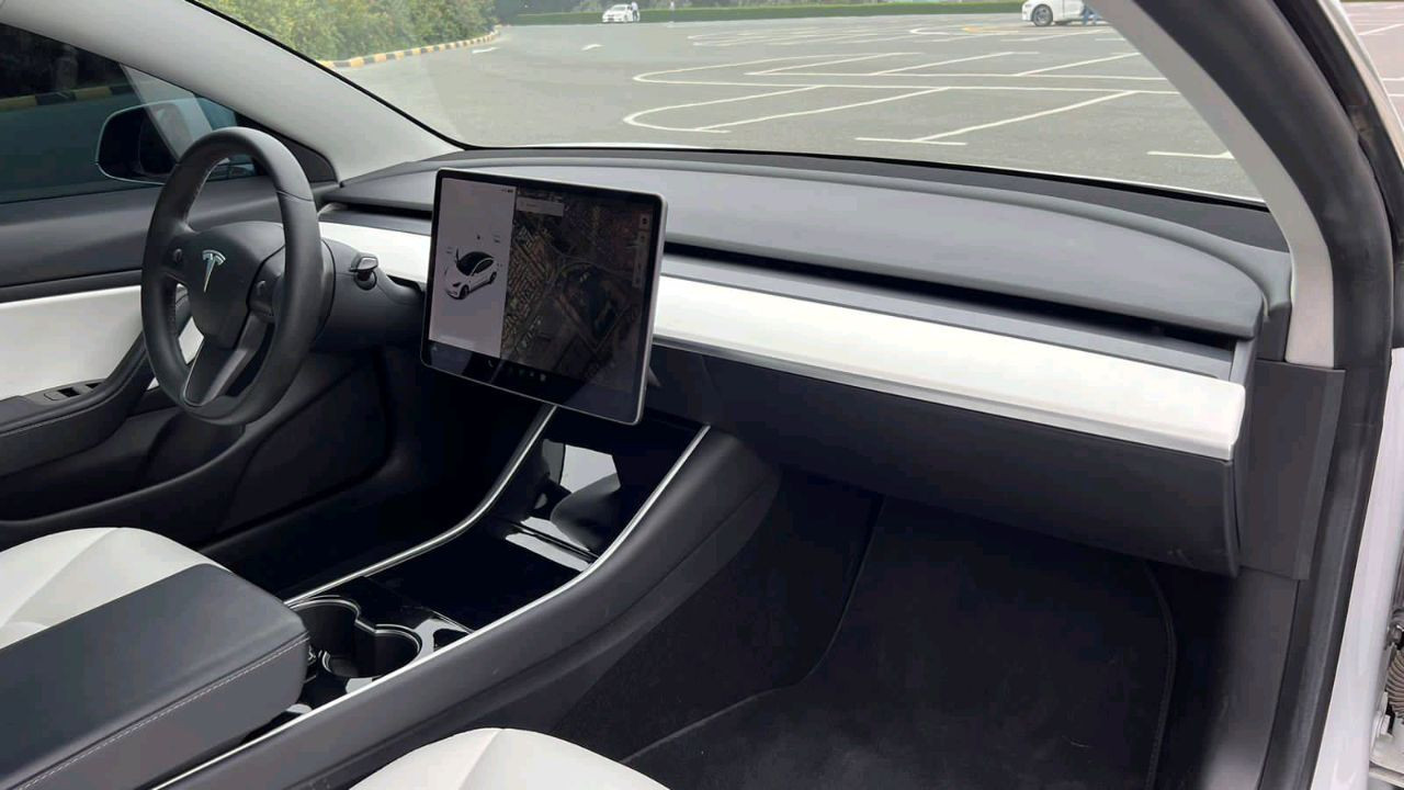 Tesla Model 3 - Image 6