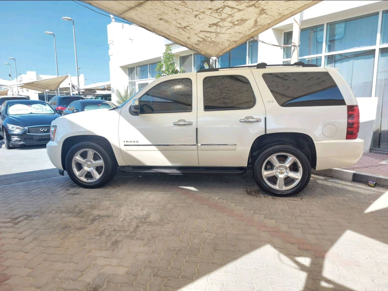 Chevrolet Tahoe - Image 2
