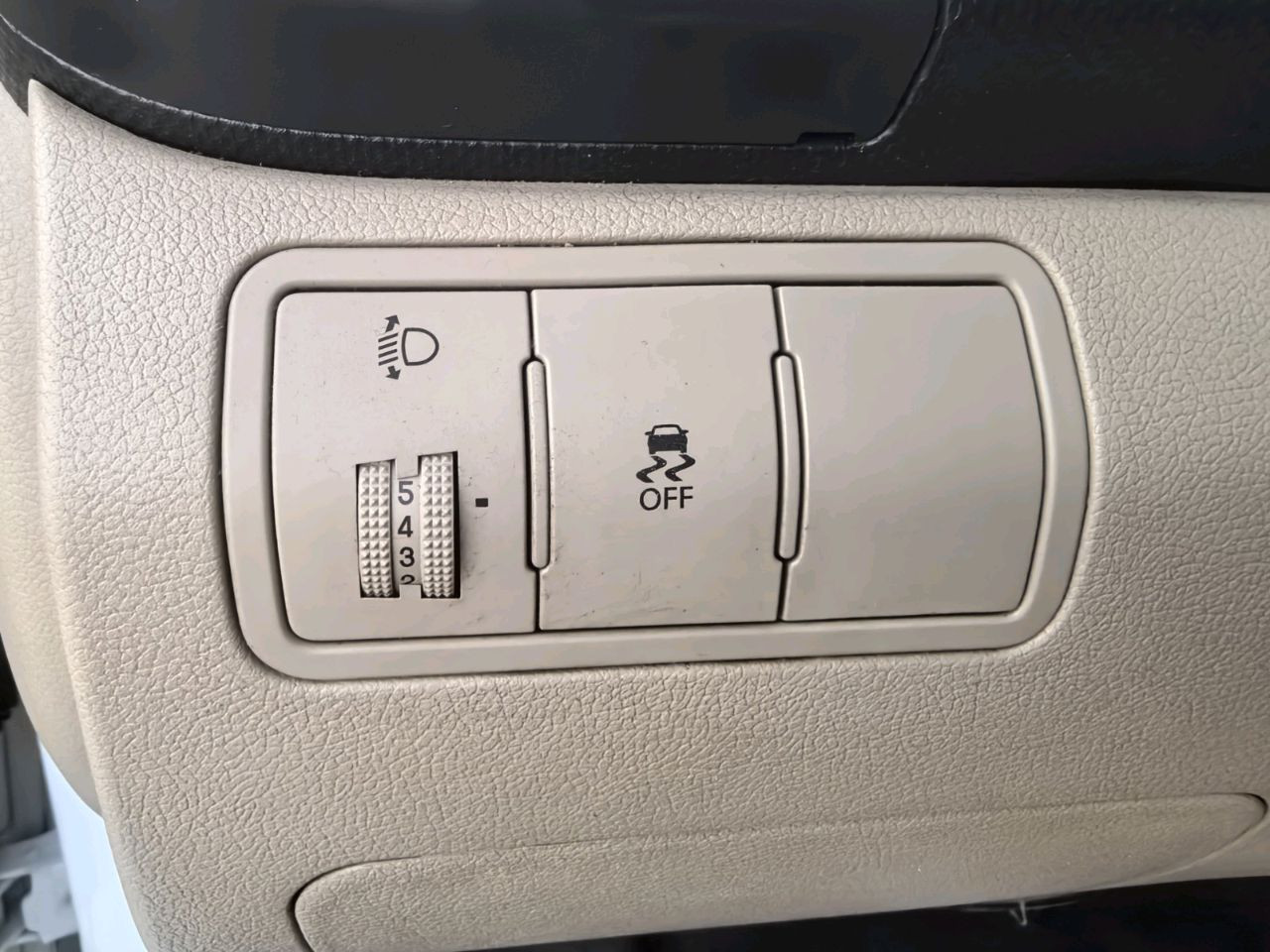 Hyundai Accent - Image 2