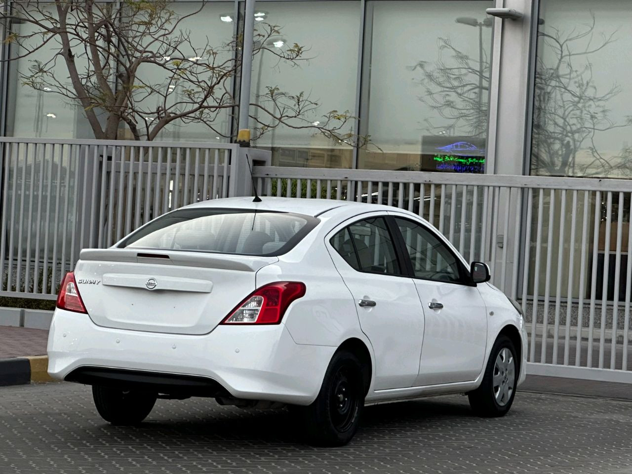Nissan Sunny - Image 10
