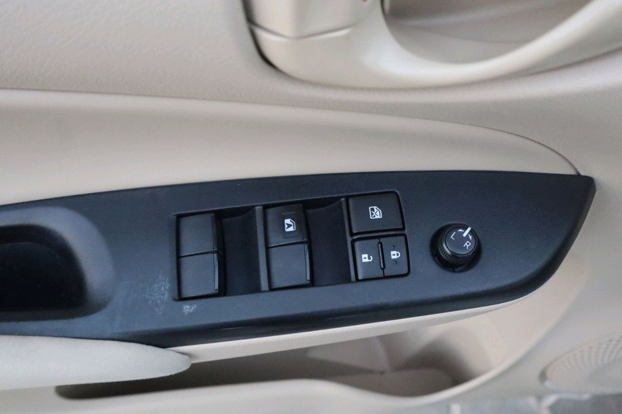 Toyota Yaris - Image 12