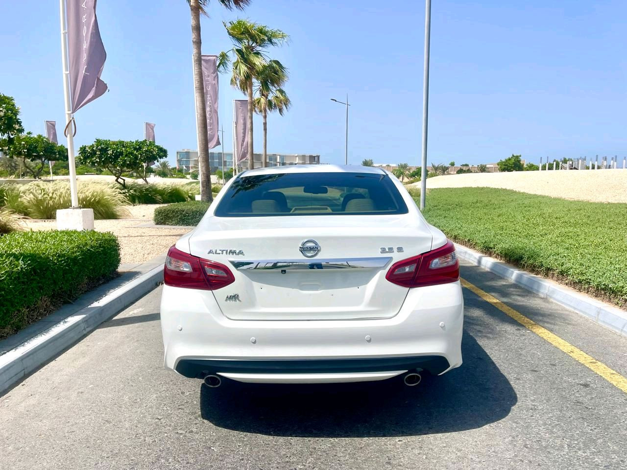 Nissan Altima - Image 10