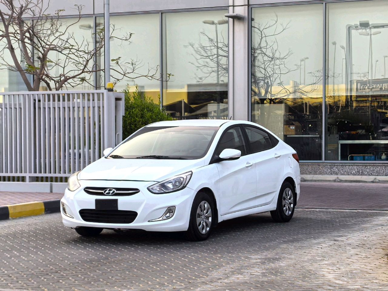 Hyundai Accent - Image 3