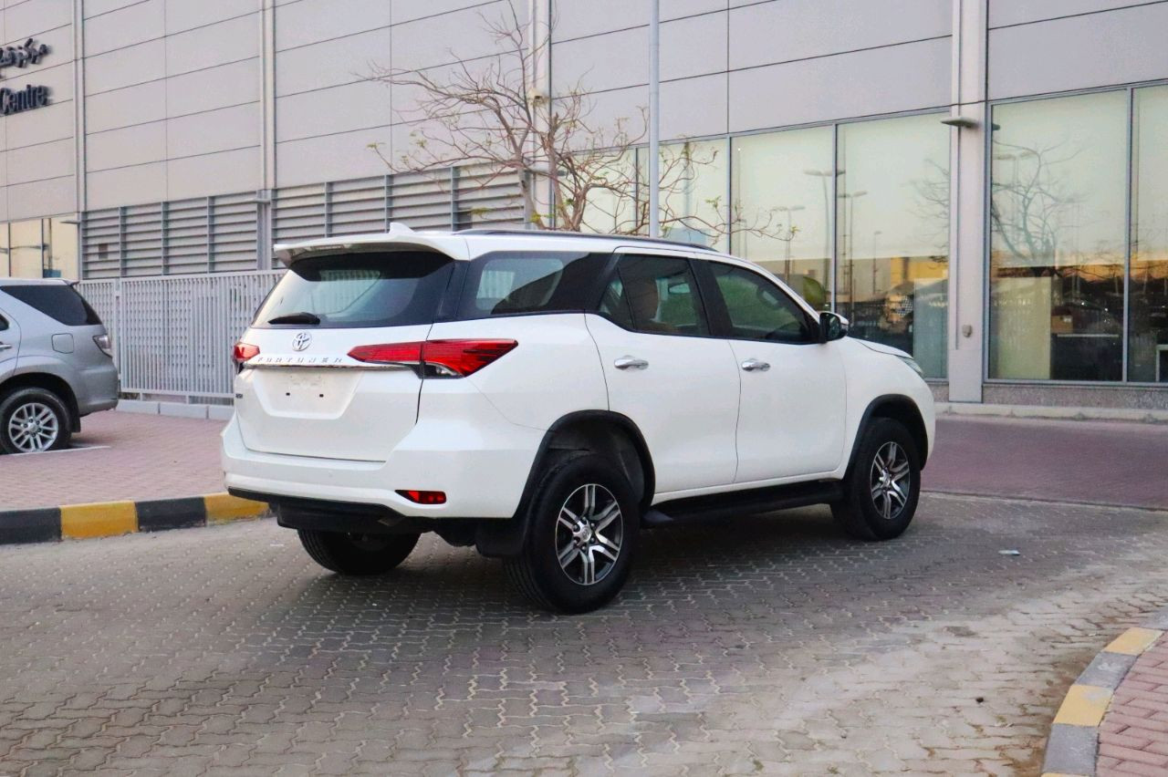 Toyota Fortuner - Image 11