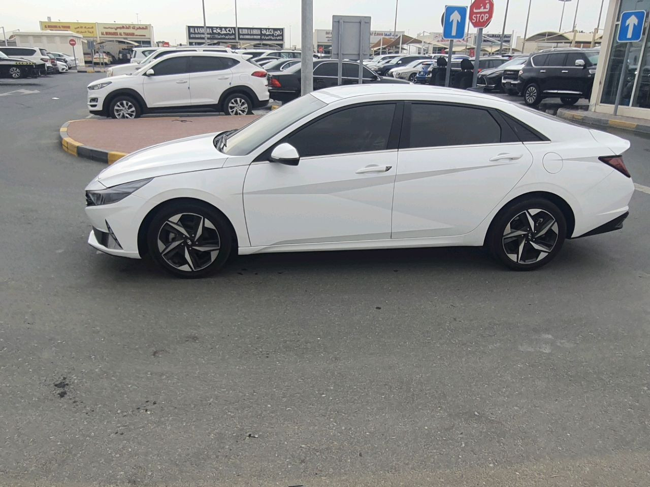 Hyundai Elantra - Image 13