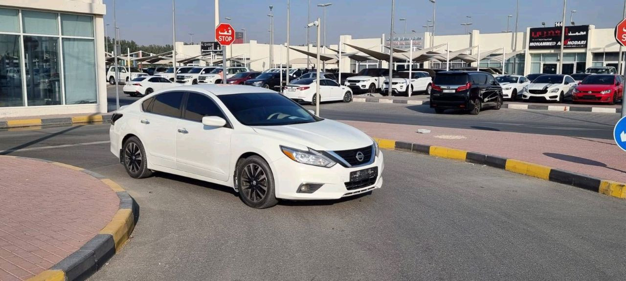 Nissan Altima - Image 8