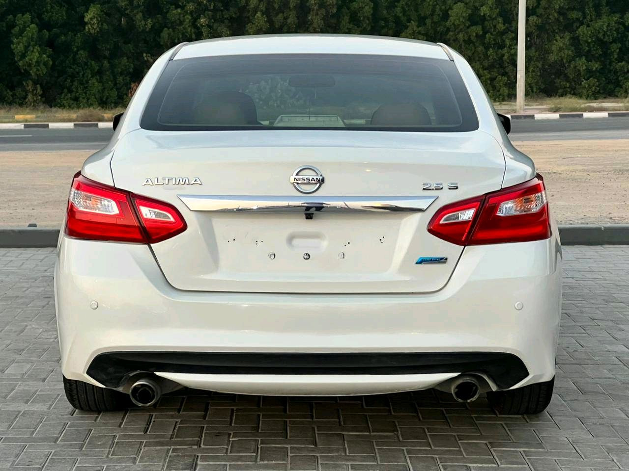 Nissan Altima - Image 6