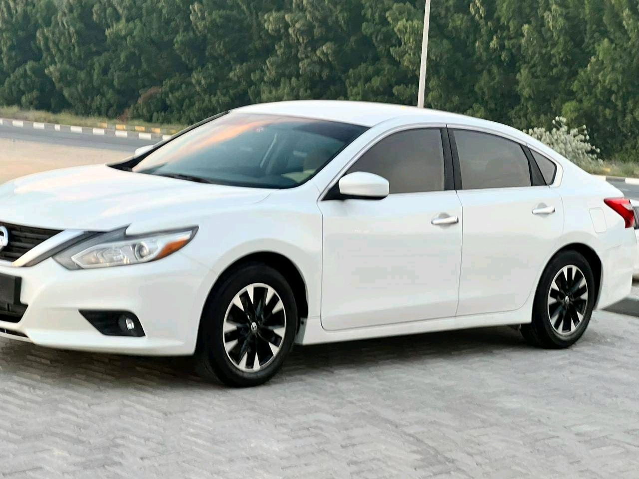 Nissan Altima - Image 5