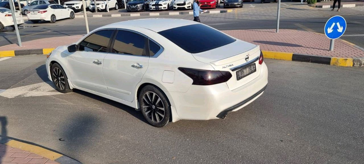 Nissan Altima - Image 11