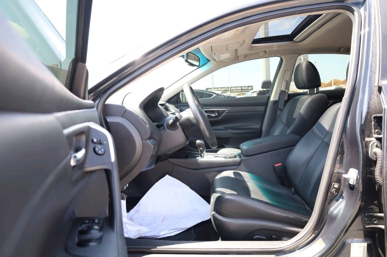 Nissan Altima - Image 10