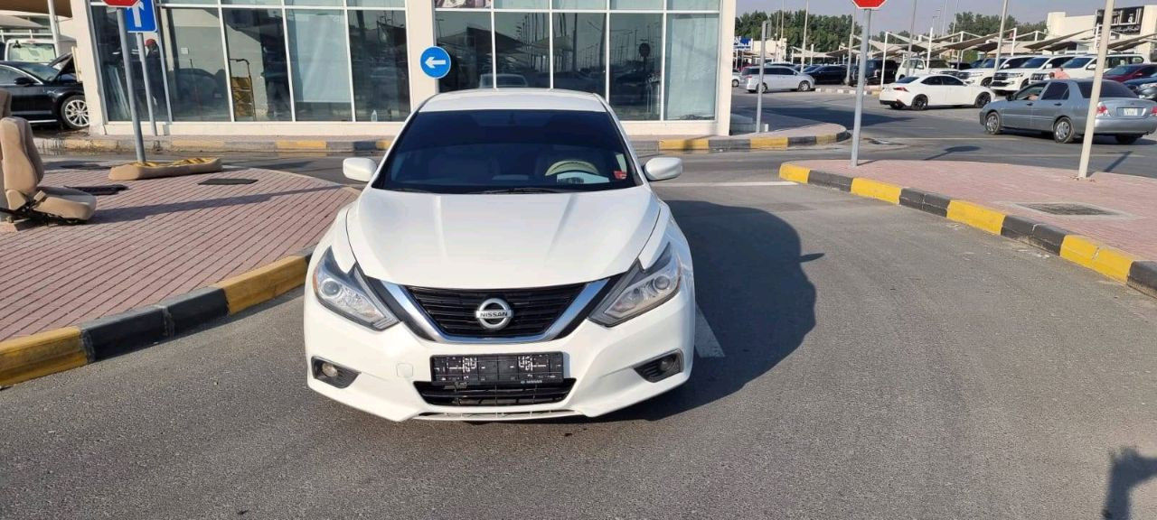 Nissan Altima - Image 10