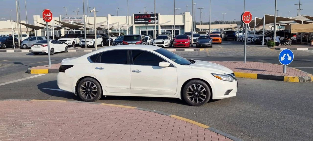 Nissan Altima - Image 5
