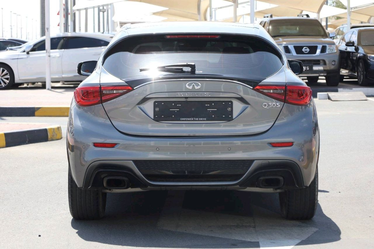 Infiniti Q30 - Image 3