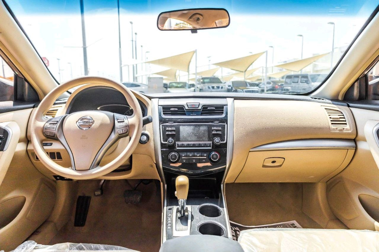Nissan Altima - Image 10