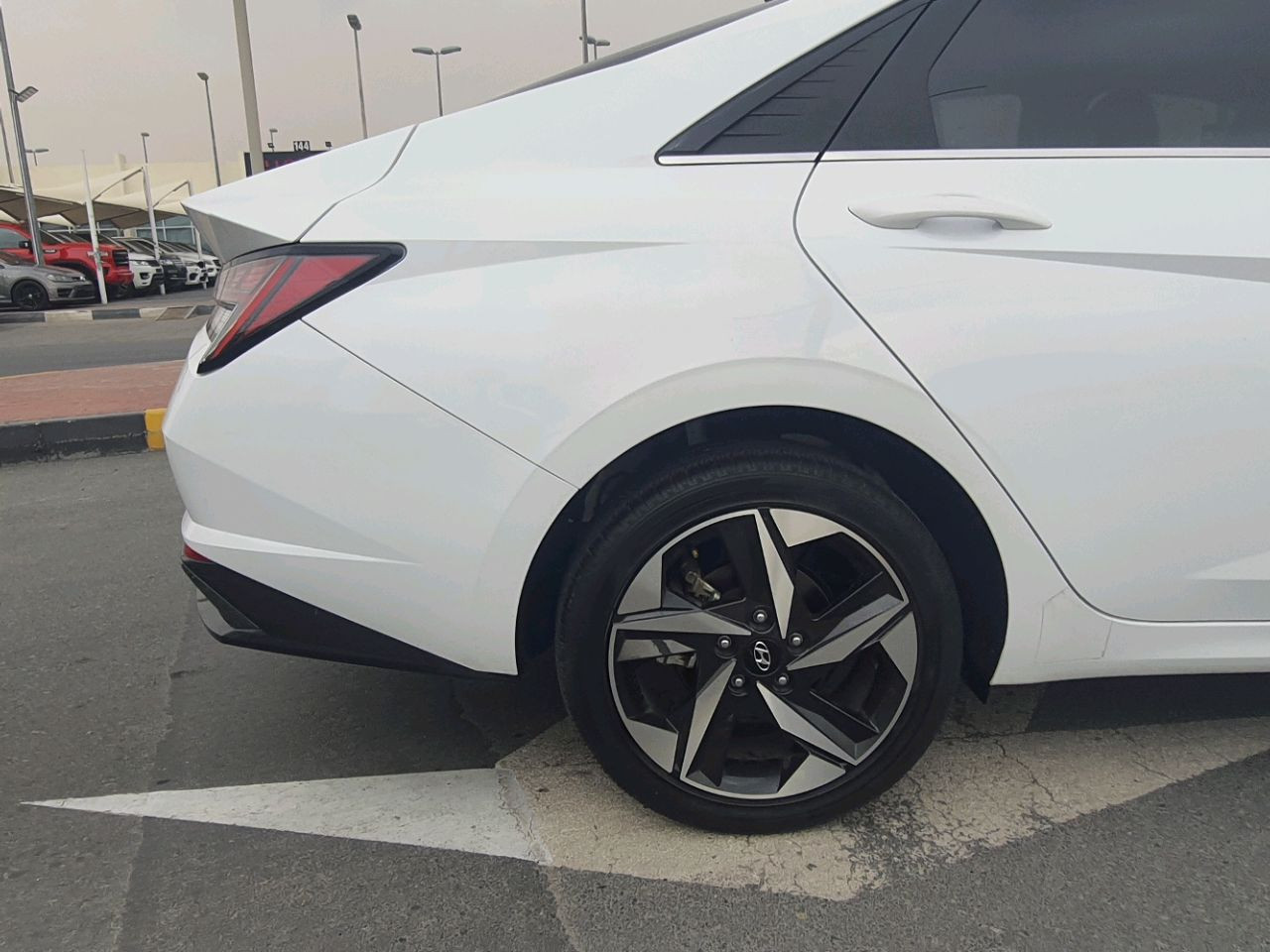 Hyundai Elantra - Image 6