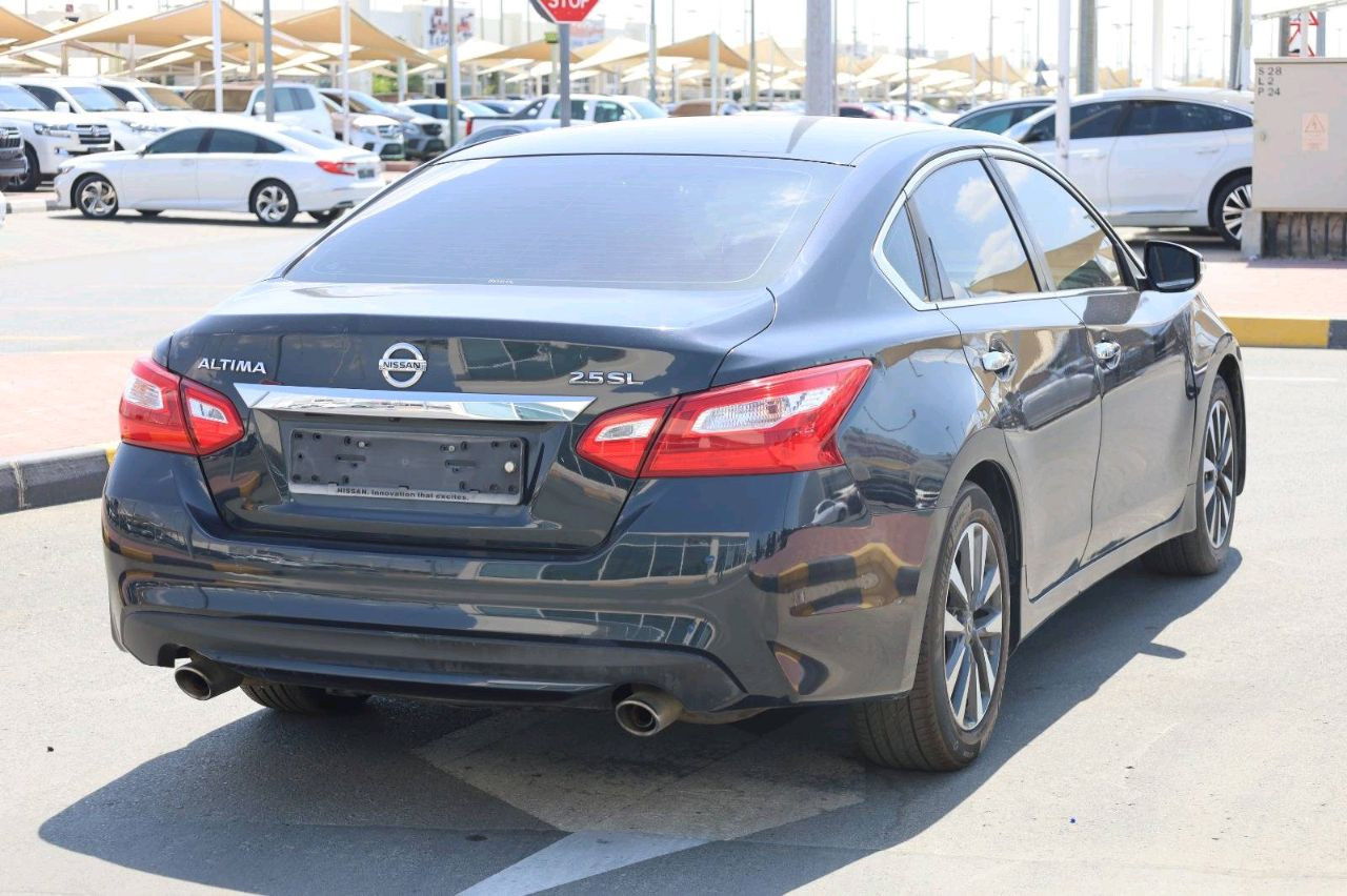 Nissan Altima - Image 4