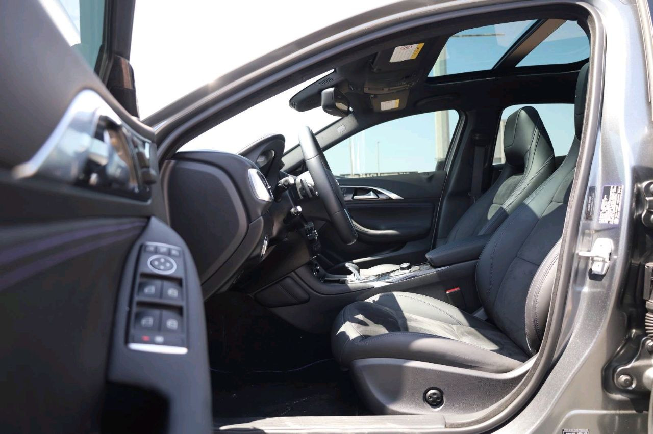 Infiniti Q30 - Image 10