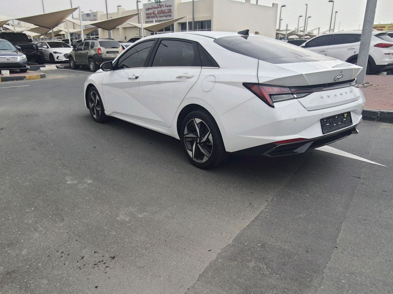 Hyundai Elantra - Image 12