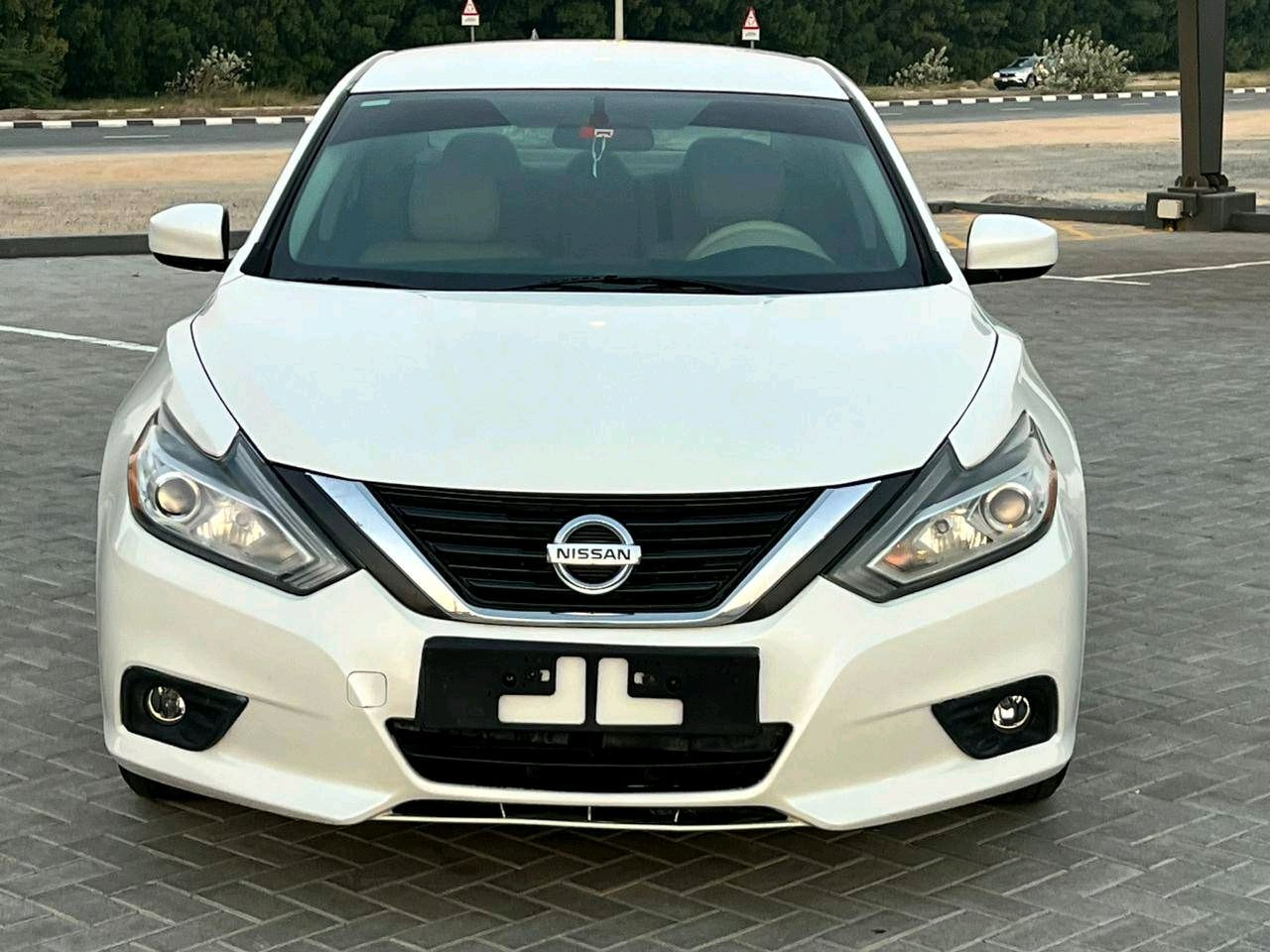 Nissan Altima - Image 11