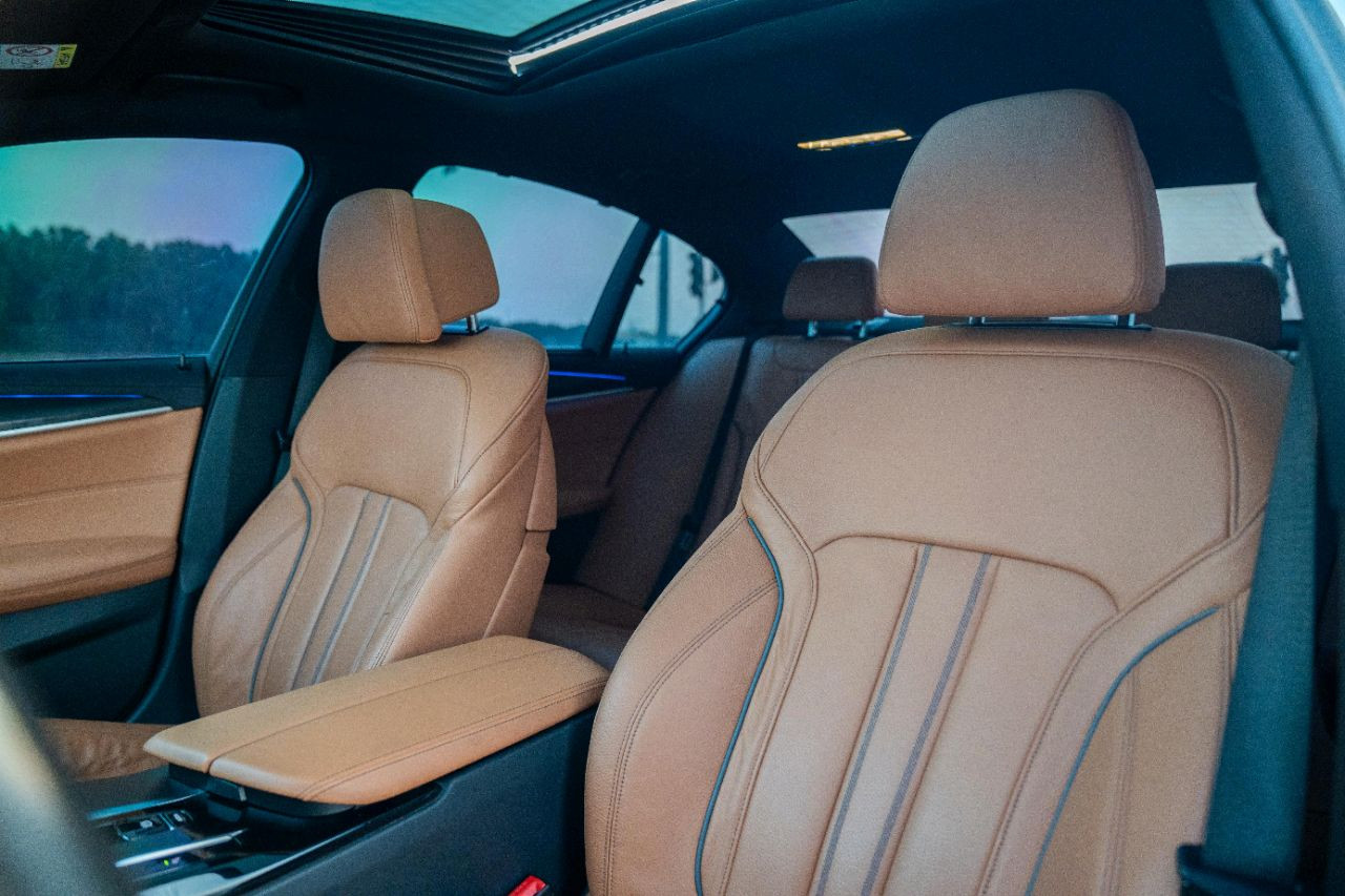 BMW 5-Series - Image 12