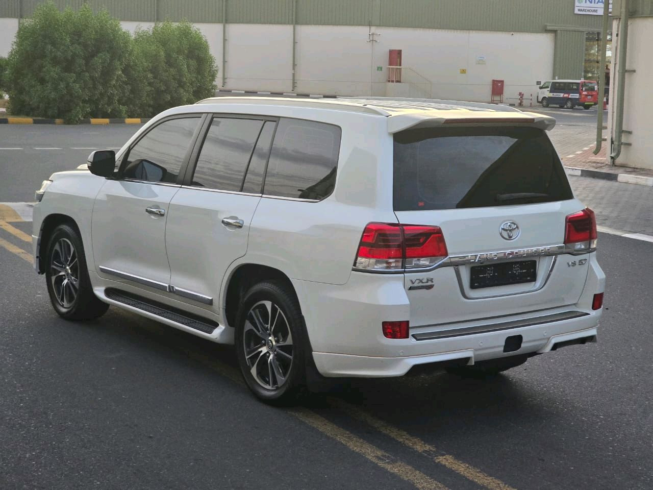 Toyota Land Cruiser - Image 9