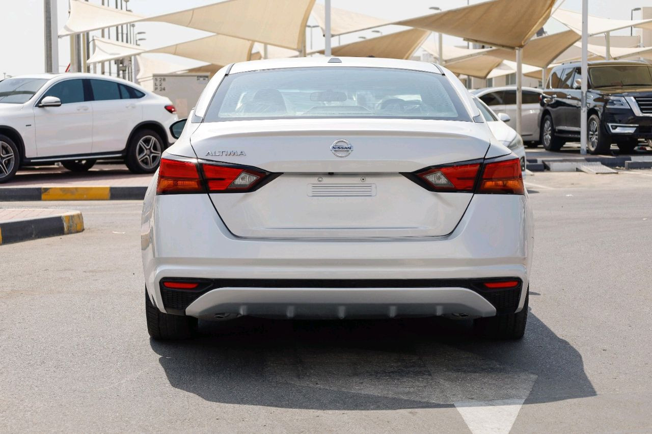 Nissan Altima - Image 3
