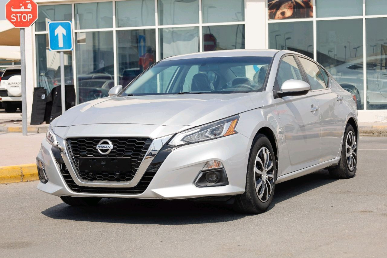 Nissan Altima - Image 10