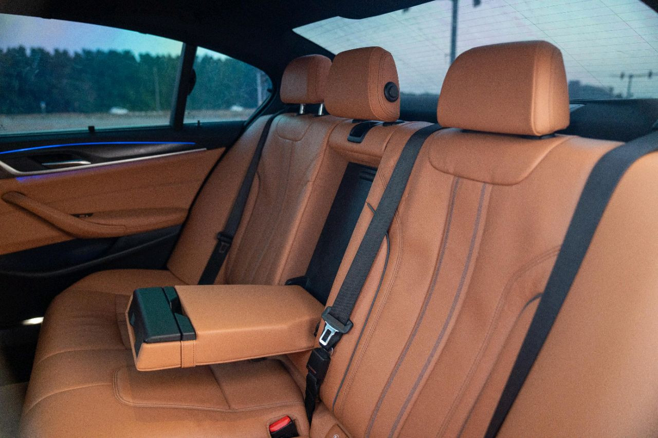 BMW 5-Series - Image 11