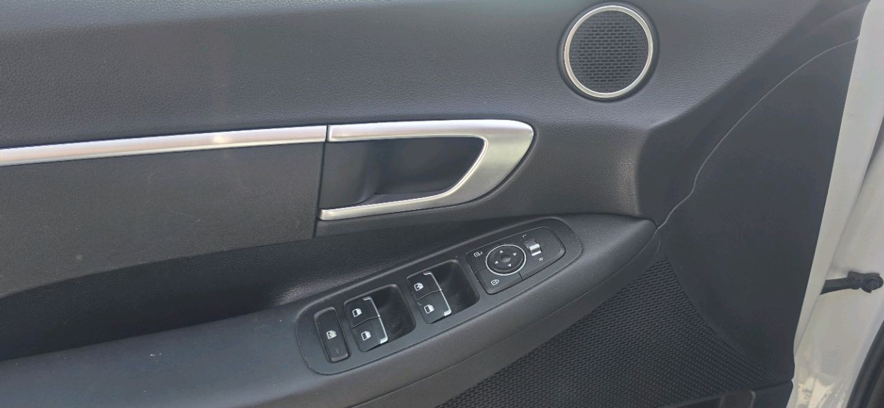 Hyundai Sonata - Image 11
