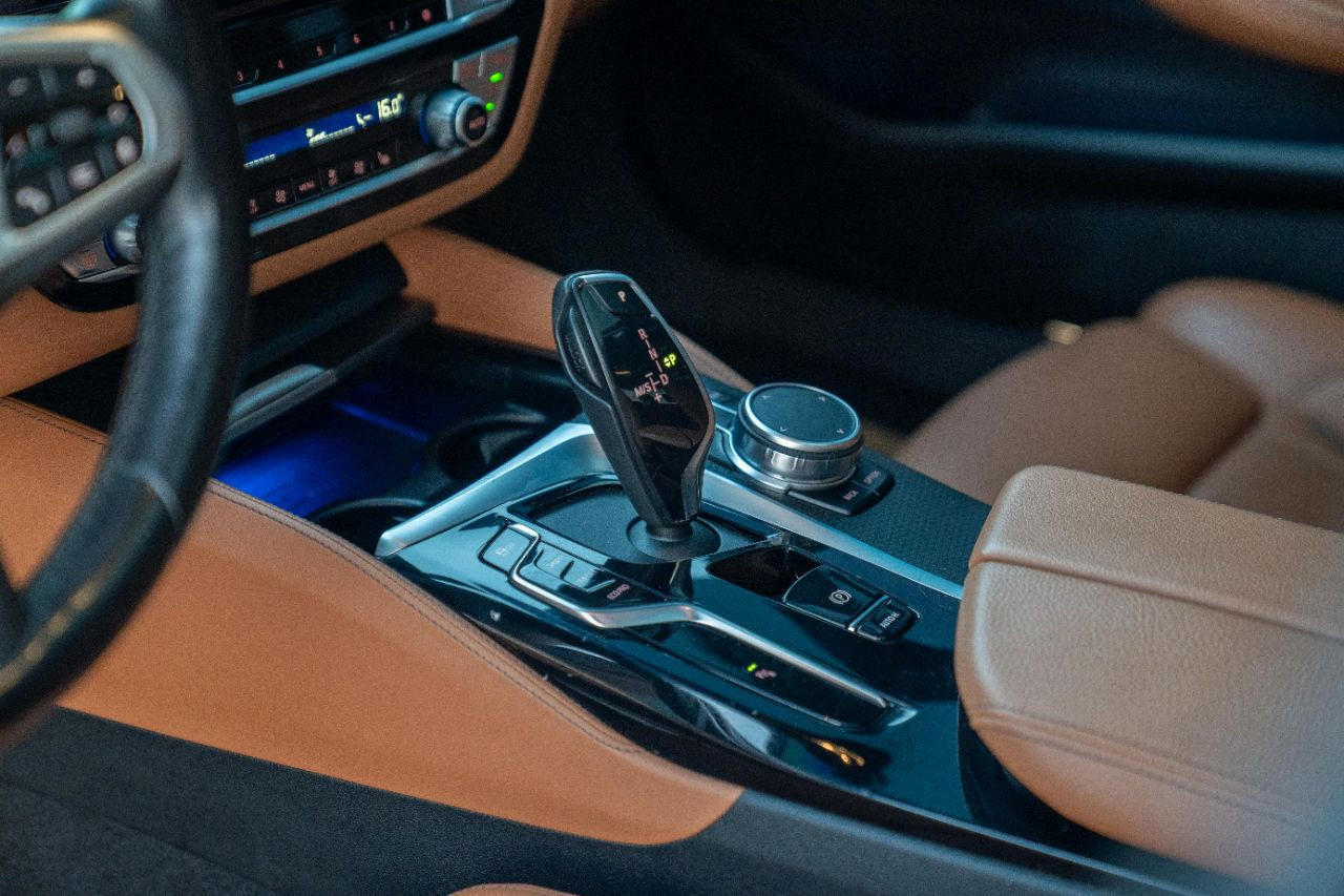 BMW 5-Series - Image 3