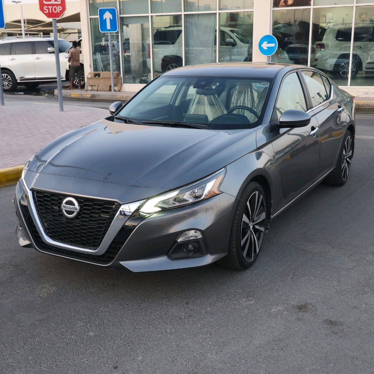 Nissan Altima - Image 6