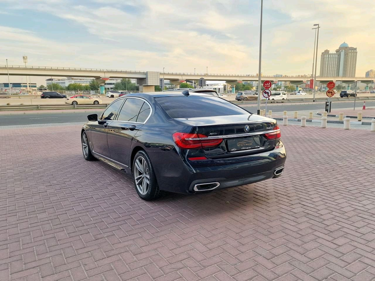 BMW 7-Series - Image 7