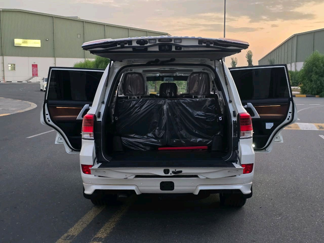Toyota Land Cruiser - Image 11