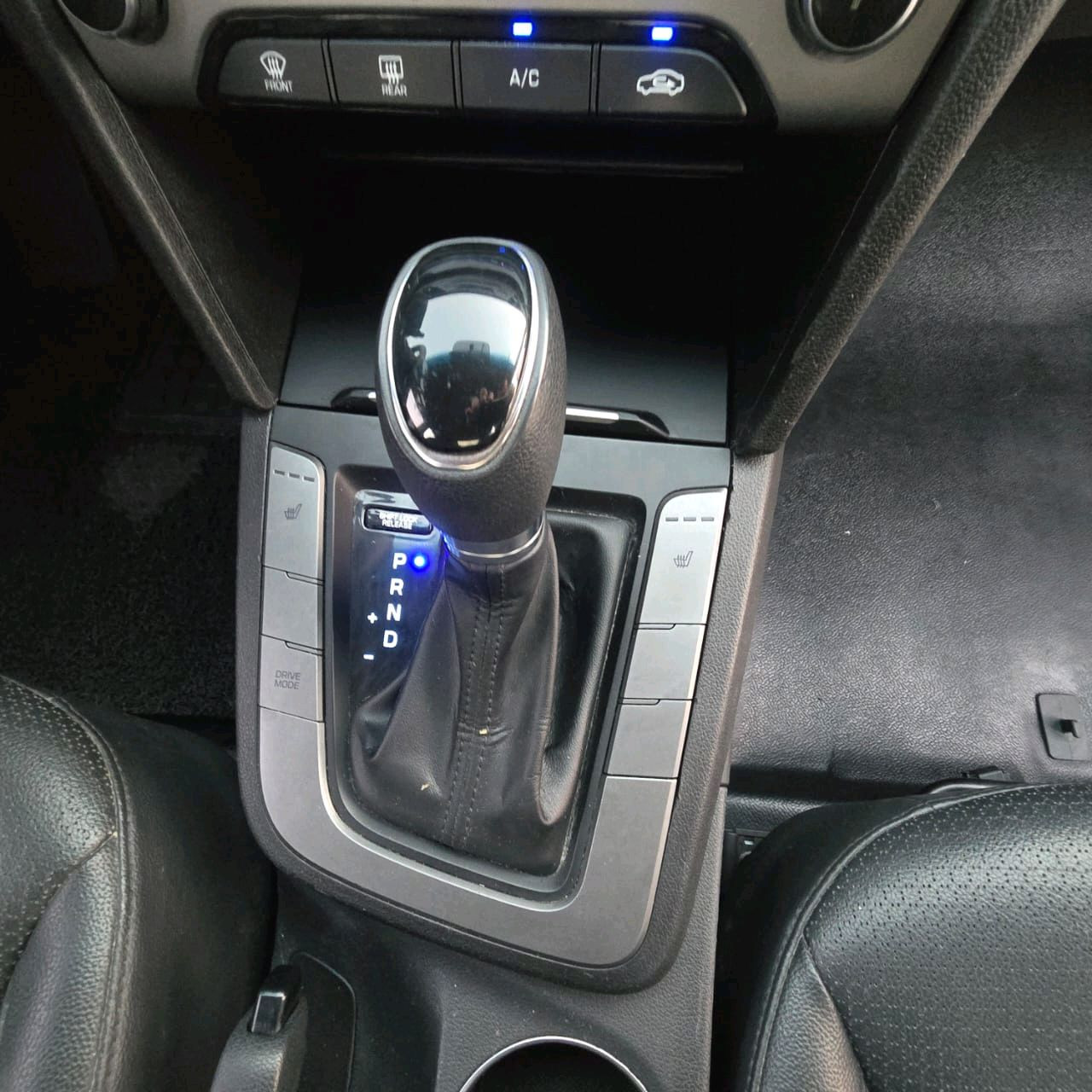 Hyundai Elantra - Image 11