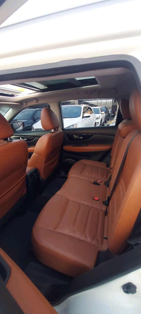 Nissan Rogue - Image 8